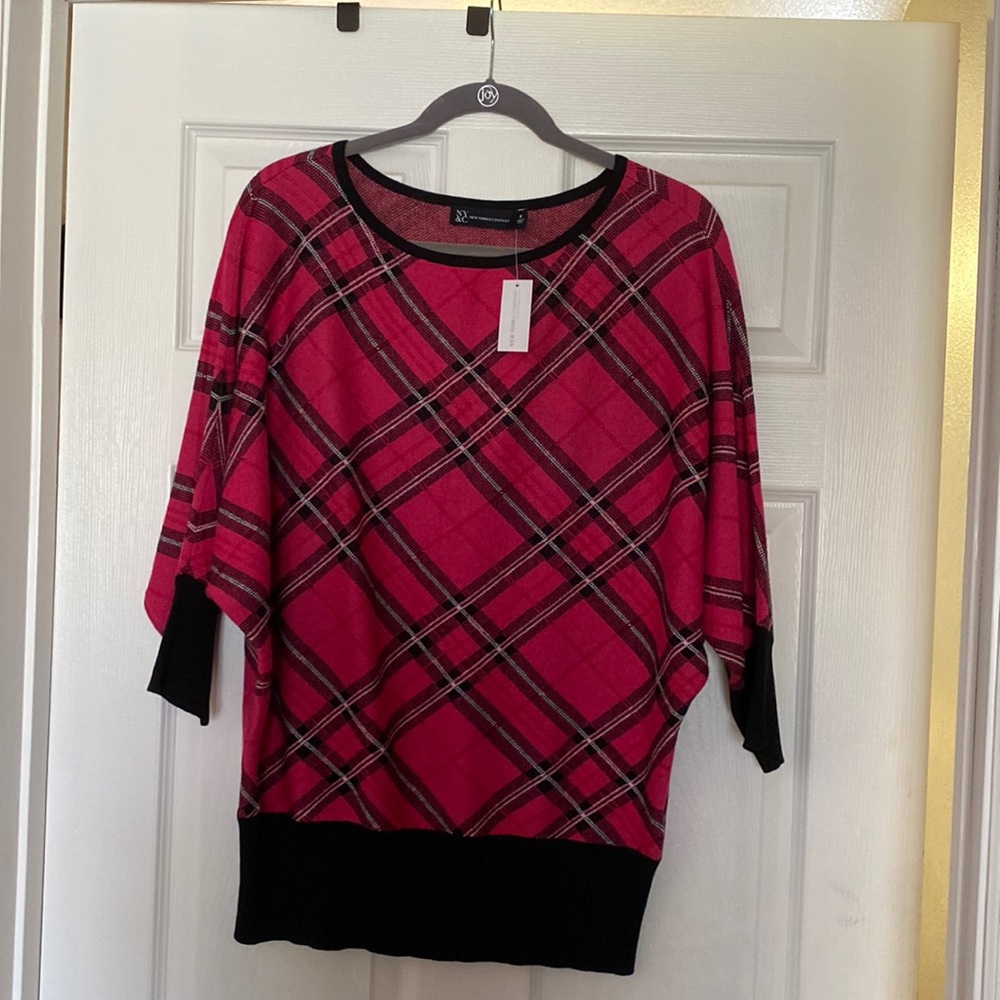 Plaid sweater, beautiful colors for fall, hot pink, black and white